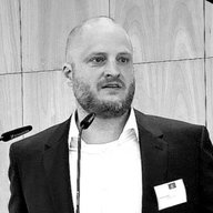 Porträt Sascha Uebel